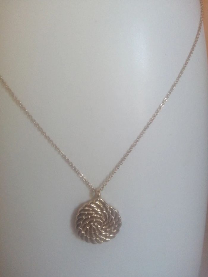 🌸Collier chaîne acier doré pampille texturée "Ikita" Neuf 🌸 - photo numéro 2