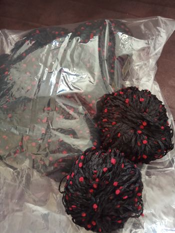 Lot de 8 Pelotes Velours Pompon (Noir et Rose Fuchsia) - Lot Neuf