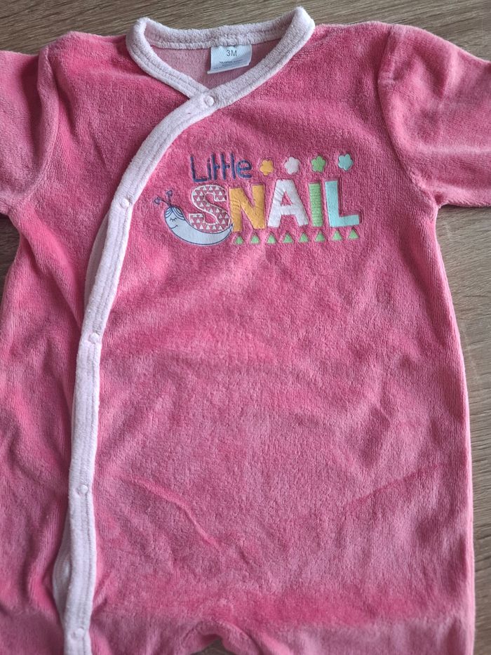 Jolie pyjama fille taille 3mois. Très bon état. Sans marque - photo numéro 3