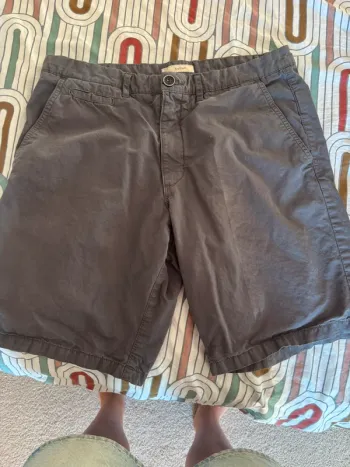 Short chino gris foncé