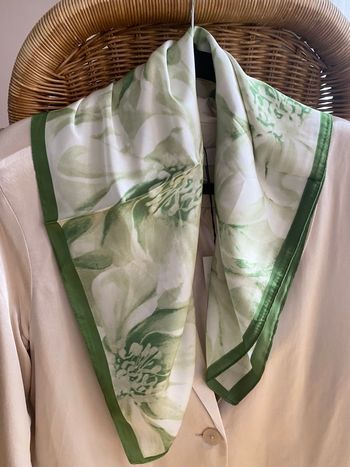 Foulard fluide effet soie 