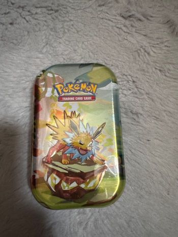 Mini tin évolutions prismatiques neuf