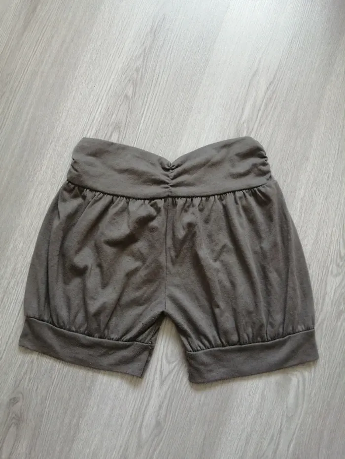 Short kaki, marron resserré aux cuisses / sans marque / (TU) - photo numéro 2