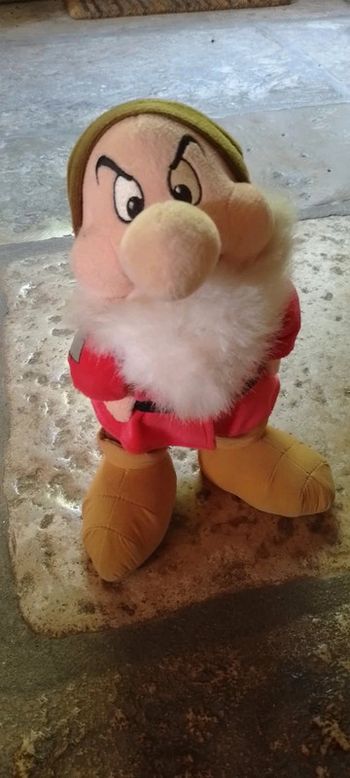 Peluche Grincheux Blanche Neige Disney