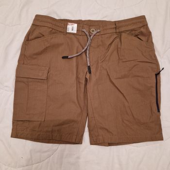 Short cargo homme Forclaz de chez Décathlon, Taille 52, Neuf avec étiquette