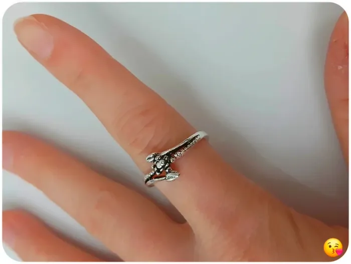 Bague argentée tendance en acier inoxydable - photo numéro 3