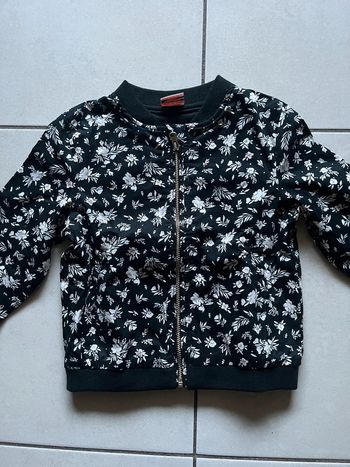 Veste tape à l œil noire à fleurs