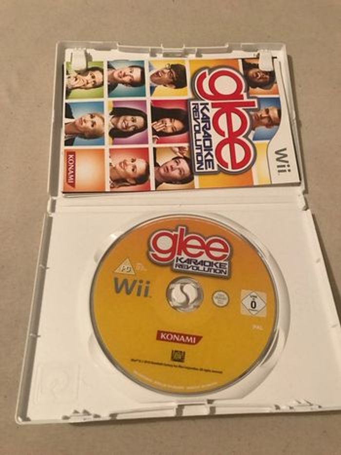glee karaoke revolution testé et fonctionnel nécessite un micro en accessoire - photo numéro 3