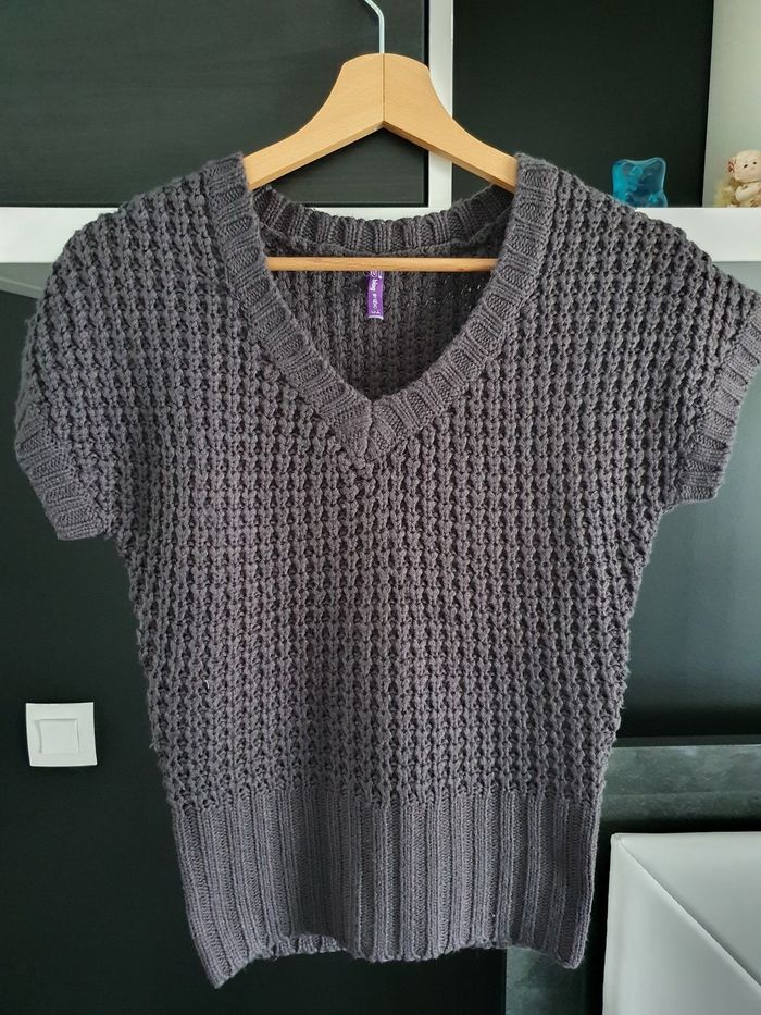 Pull gris manches courtes