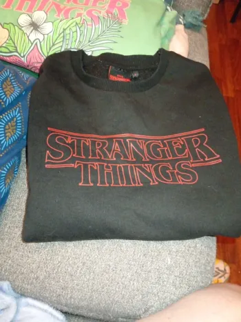 Sweat noir stranger things taille S