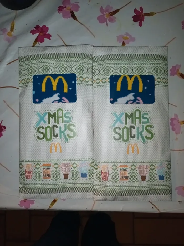 Lot 2 paires de chaussettes mcdo Noël