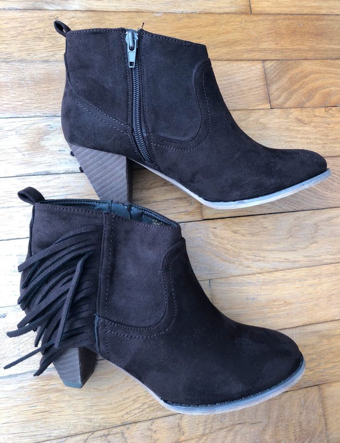 Bottines en suédine marron à franges pointure 38