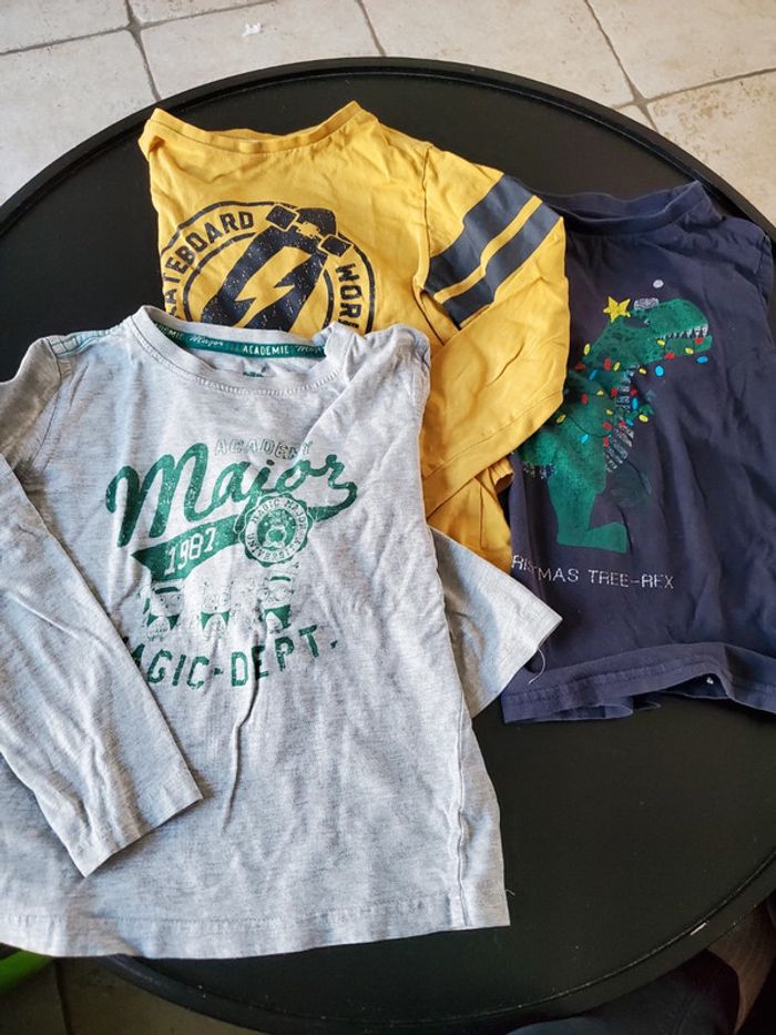 Lot 2 t-shirts manches longues 6 ans