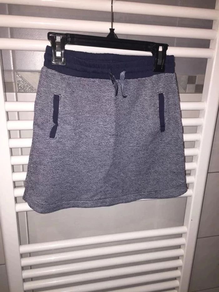 Jupe Gemo taille 10 ans neuve à 5 euros