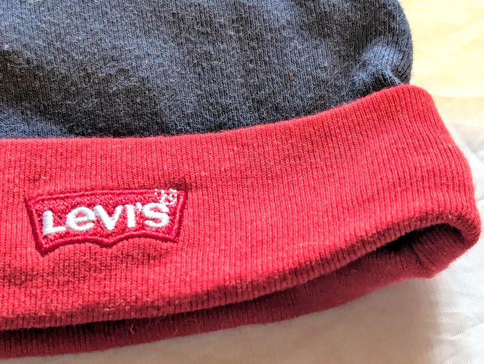 Petit Bonnet Levi's Bleu Marine Large Bandeau Rouge Accessoire Petits Enfants Bébés - photo numéro 2