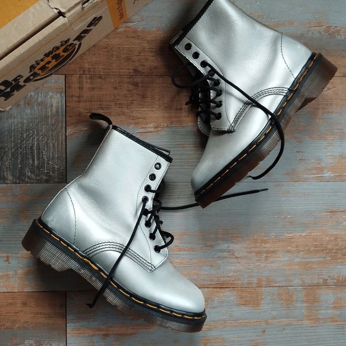 Rare vintage made in England boots bottines Dr.martens argenté cuir - photo numéro 2