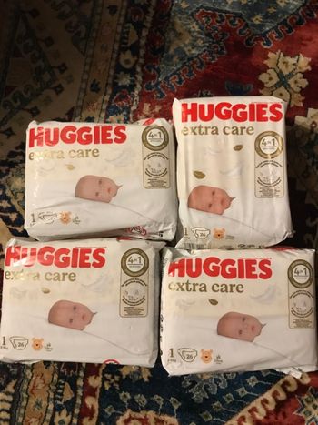 Neuf lot de 4 paquets de couches extra care Huggies taille 1 soit 104 couches