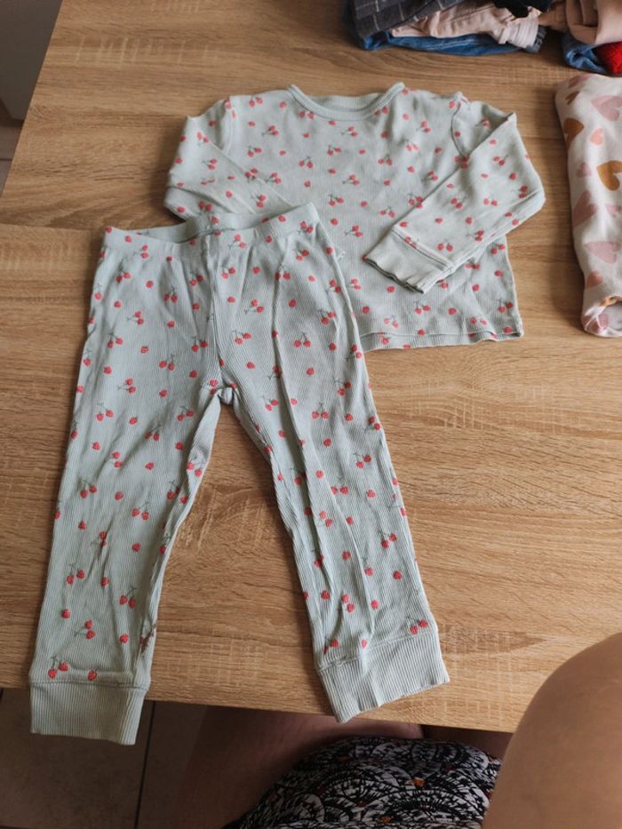 Lot pyjamas - photo numéro 3