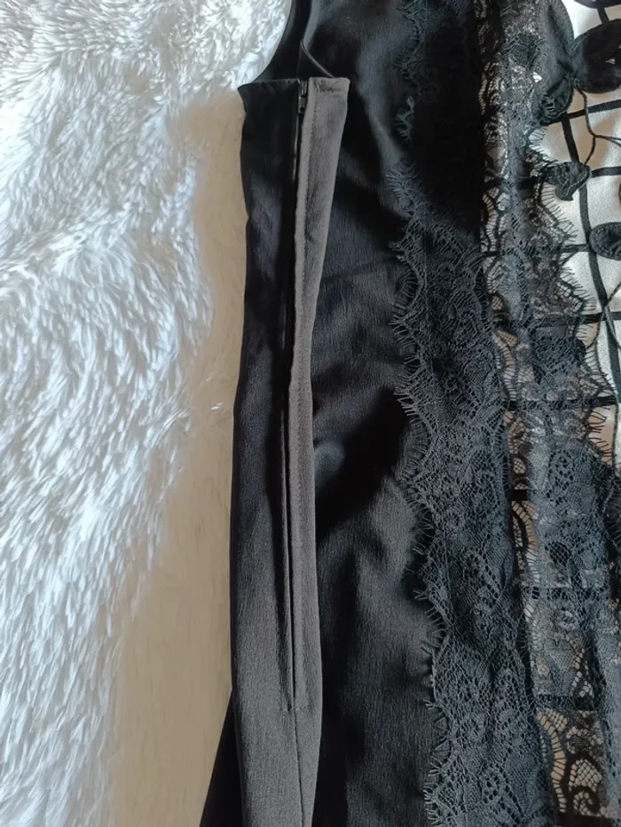 Robe cintrée sans manches fleurs et dentelles T. 4 L33 - photo numéro 6
