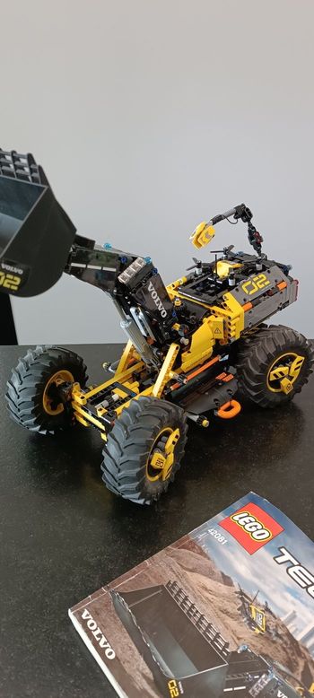 Lego technic 42081 Le tractopelle Volvo Concept ZEUX

