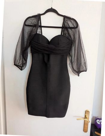 Robe de soirée moulante avec manches en voile F&P