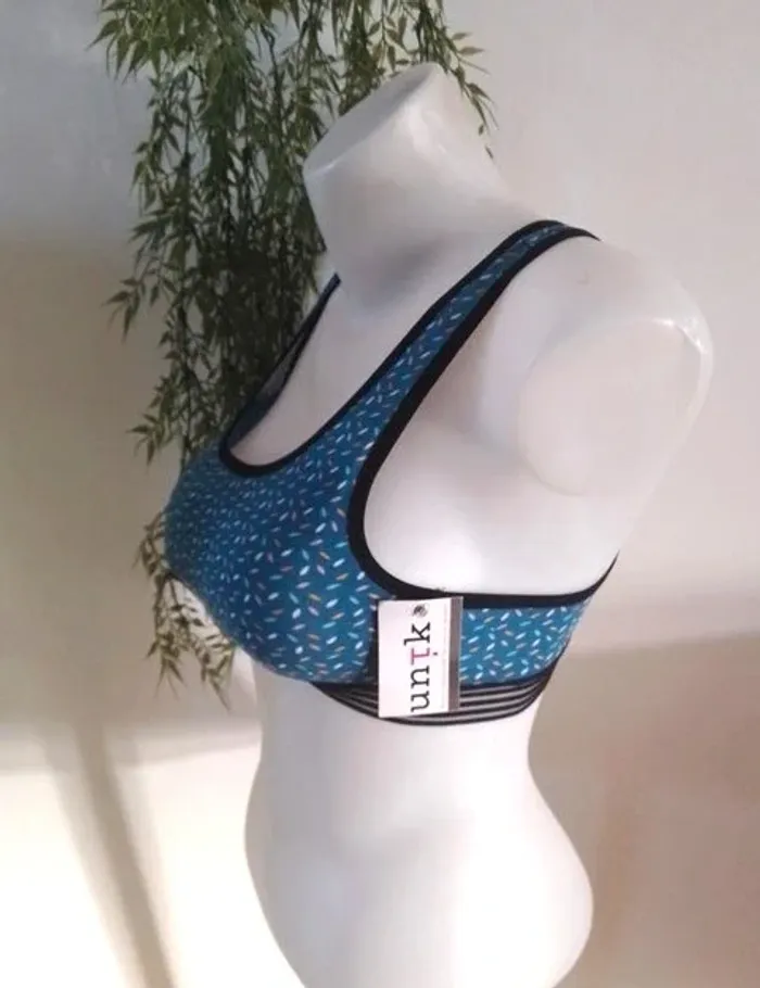 Brassière de sport avec coque de rembourrage amovibles taille 36