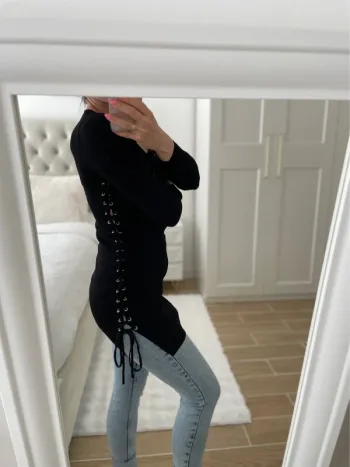 Pull long noir, laçage sur les côtés et fermeture éclair 36 neuf