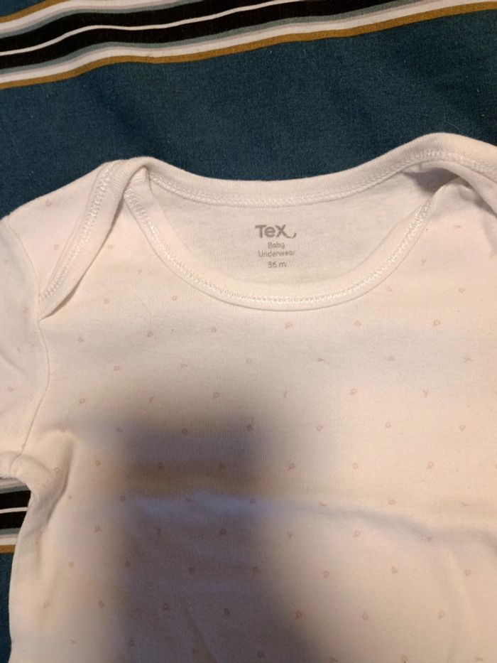 Lot bodies filles 36 mois