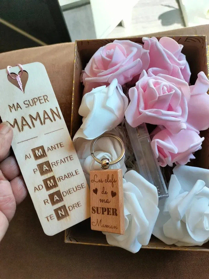 Coffret marque page+ porte clé en bois + guirlande de rose lumineuse pour cadeau maman neuf - photo numéro 6