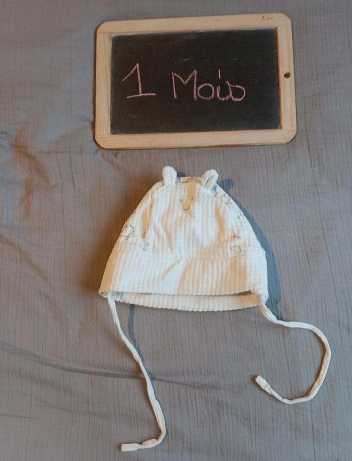 Bonnet taille 1 mois en très bon état