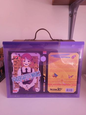 Jaquette collector du manga Kindergarten Wars Rita 20 ans Kioon