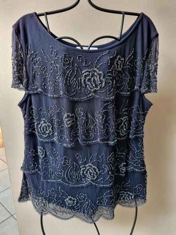 Blouse manches courtes avec dentelle et perles