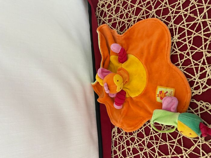 Moulin roty Louna l'abeille doudou cache cache orange jaune vert Rose - photo numéro 4