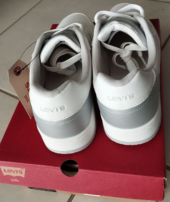 Baskets Levi's neuves pour garçon, jamais portées, pointure 37 - photo numéro 2