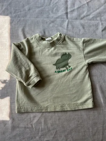 Sweat shirt vert dino h&m