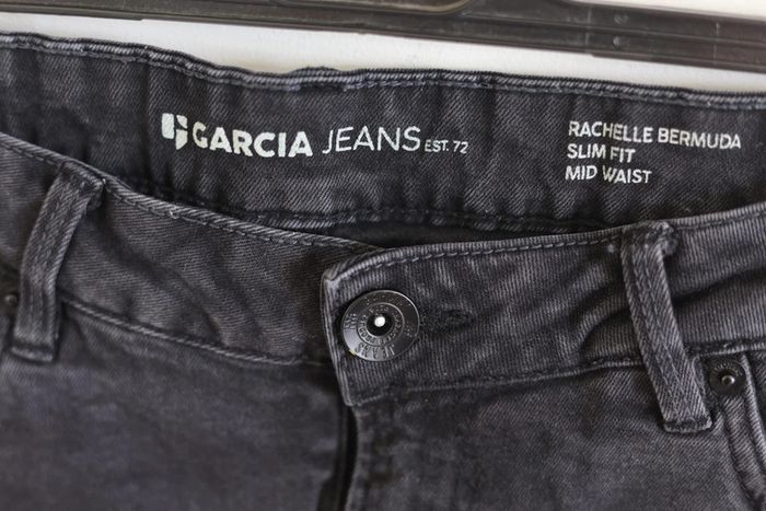 C60 short jeans noir Garcia 40 - photo numéro 2