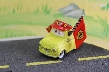 Disney Pixar cars Luigi version fan de Ferrari