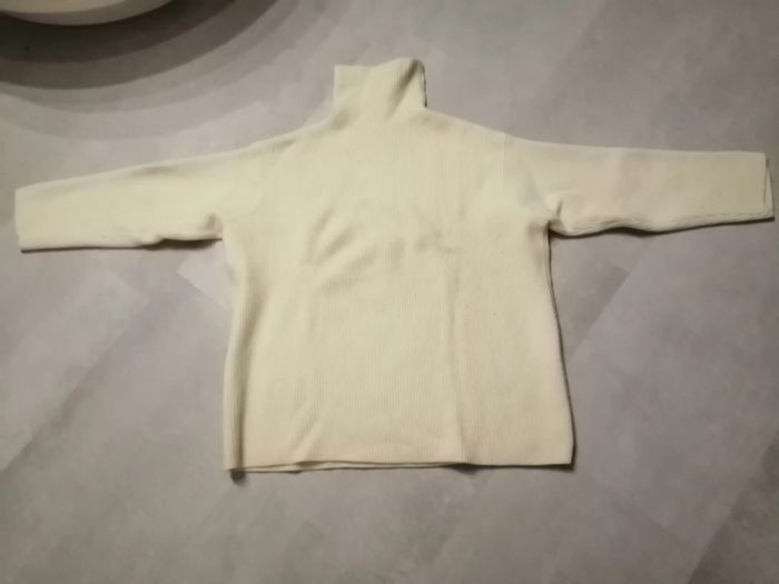 pull écru col roulé Sisley