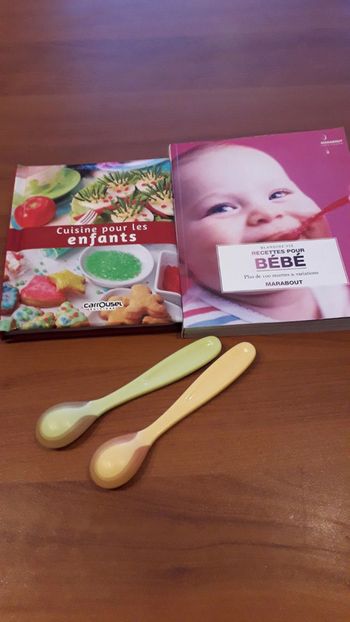 2 livres de cuisine pour bébés et enfants et 2 cuillères offertes