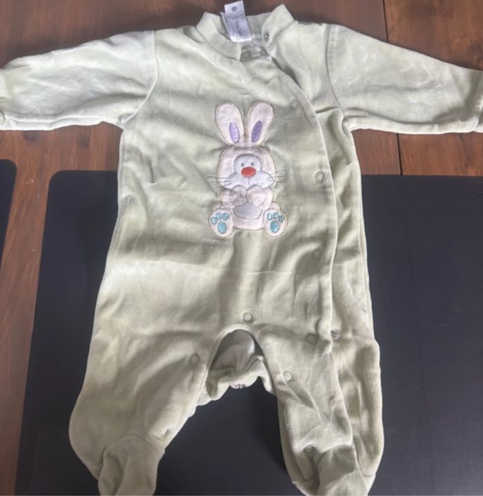 Lot de 5 pyjamas en 1 mois - photo numéro 2