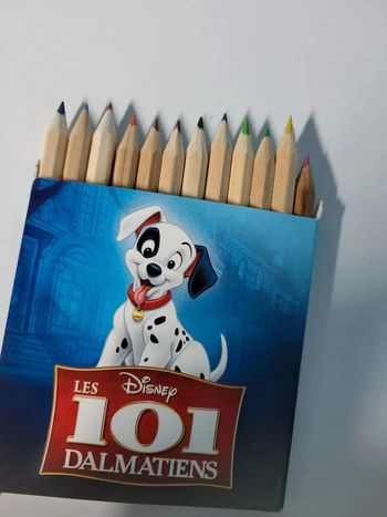 Boîte de 12 petits crayons de couleurs 101 Dalmatiens Disney NEUF