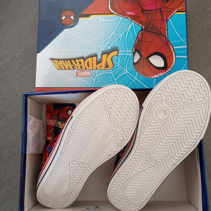 Chaussures Spiderman neuves 32 - photo numéro 2
