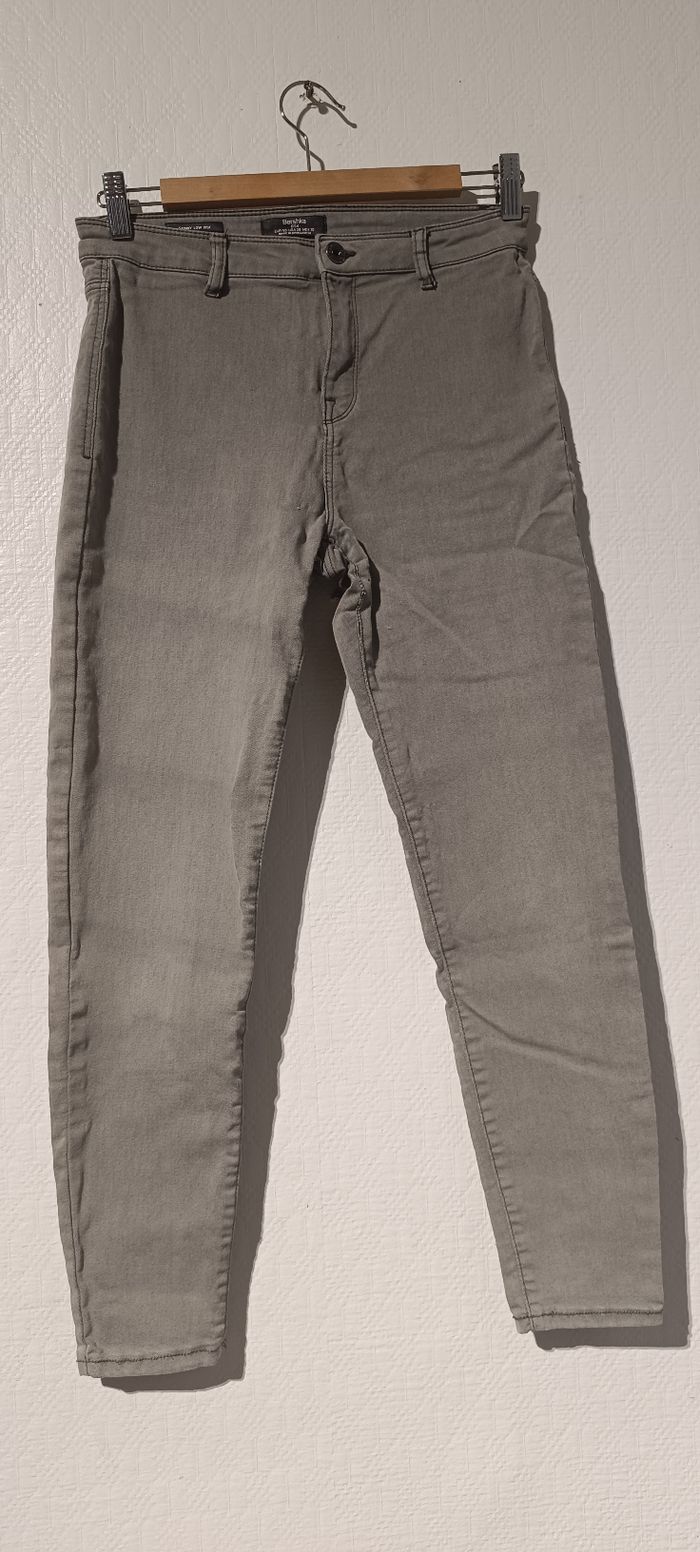 Pantalon skinny gris – Bershka – Taille 40 (US 08)