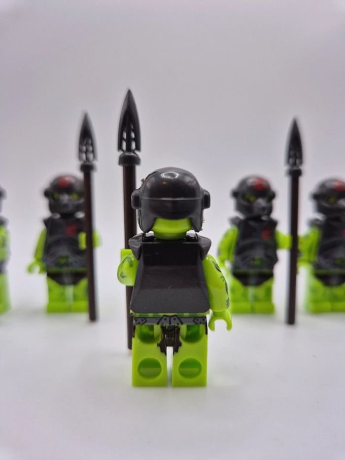 Figurines type lego 5 guerriers orcs seigneur des anneaux / hobbit - photo numéro 4