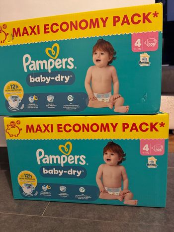 Couche Pampers taille 4 