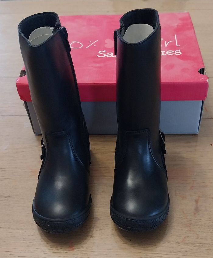 Bottes fille pointure 25 neuves