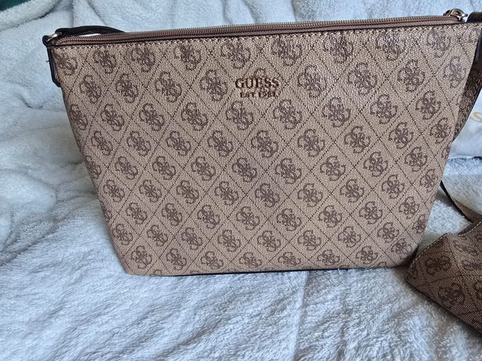 Deux sacs guess un grand et un bandoulière - photo numéro 4
