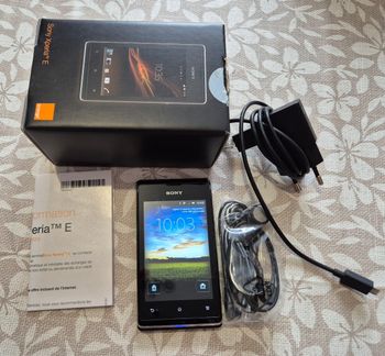 Sony xperia e smartphone complet avec boite chargeur ecouteurs débloqué