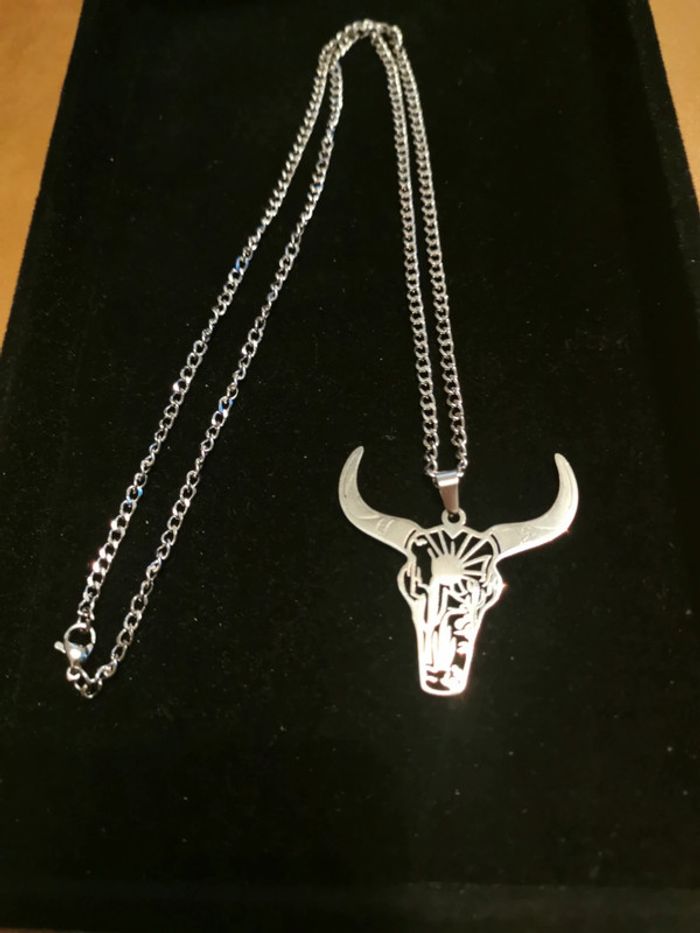 Collier et pendentif style cowboy country taureau