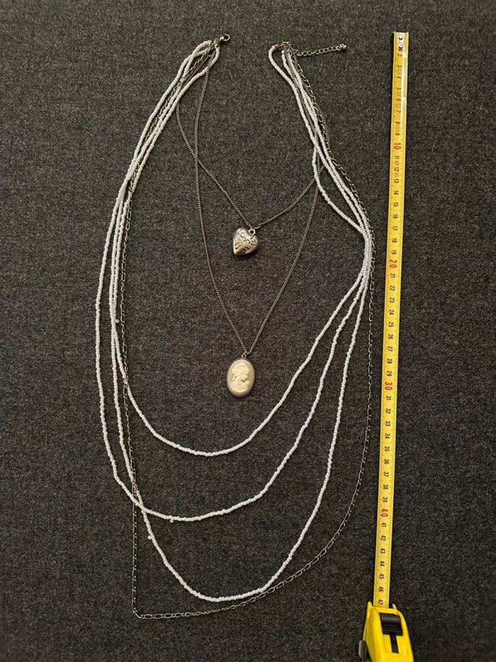 Collier sautoir multi rang argenté et perles blanches - photo numéro 7